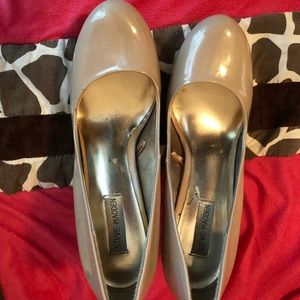 Steve Madden nude with golden heels